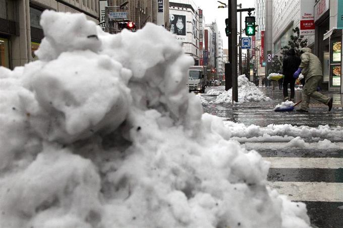 関東・東北大雪 都心6はセンチ、交通網混乱