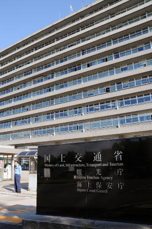 貸し切りバス緊急監査＝抜き打ち、週内開始—石井国交相