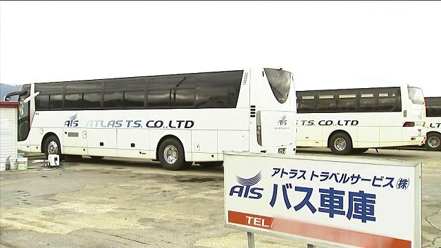 観光バス、高速を蛇行…添乗員がハンドル10分 2016年01月20日 13時42分