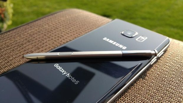 サムスン、「Galaxy Note 5」を改良か--スタイラス誤挿入による問題で