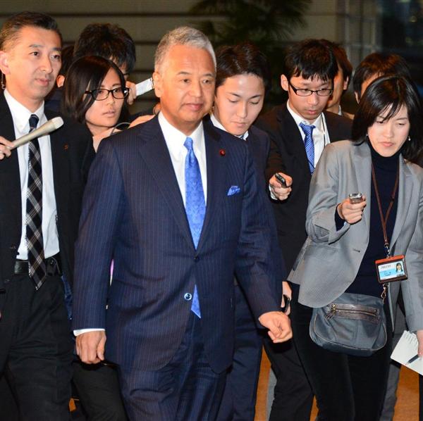 甘利経財相「まだ読んでない」 政治とカネの問題巡る週刊誌報道
