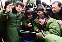 中国山東省の崩落事故、坑内4人1カ月ぶり救出へ
