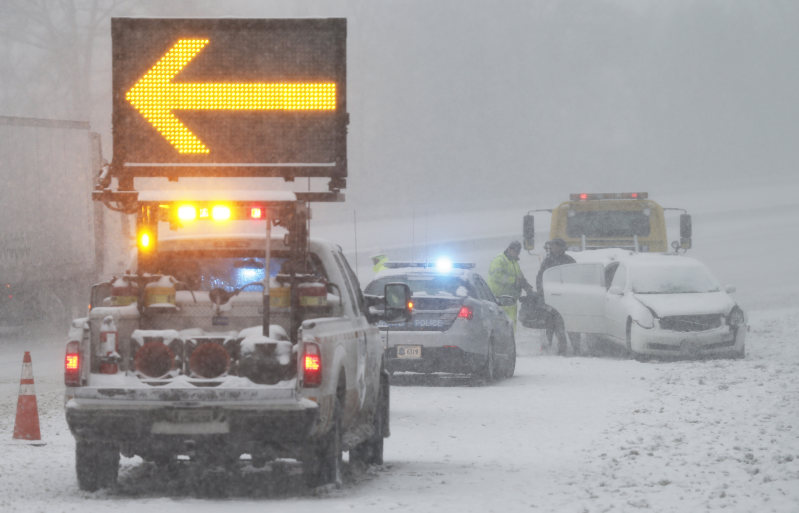 米国の大雪、8千万人に影響