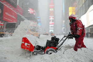 米東海岸の大雪続く １８人死亡、ＮＹなどで混乱広がる