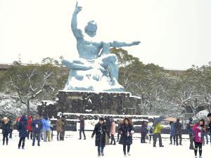 奄美１１５年ぶり降雪…名護や久米島でもみぞれ 2016年01月25日 00時18分