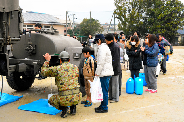 寒波で水道管損傷の断水、8県で29万世帯に 2016年01月26日 20時49分