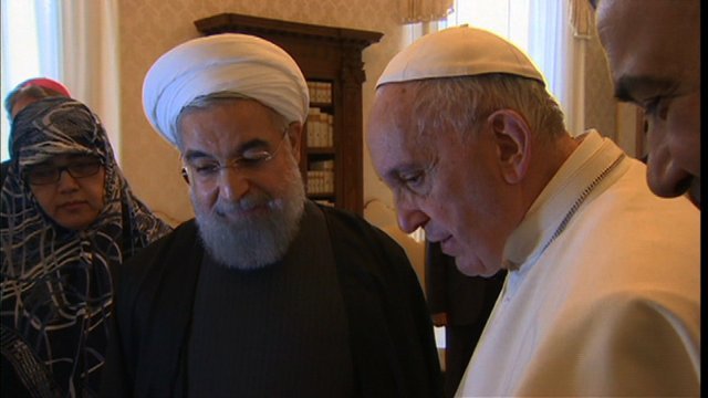 イラン大統領がイタリア訪問 美術館の裸像に覆い