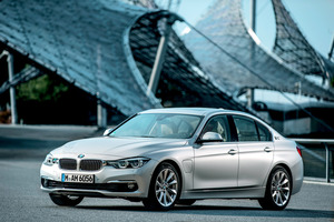 BMWからPHVの高級セダン 価格は500万円台