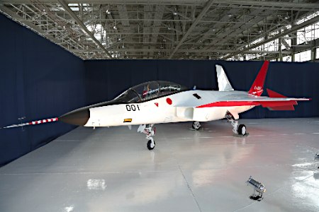 防衛施設庁、国産ステルス機公開