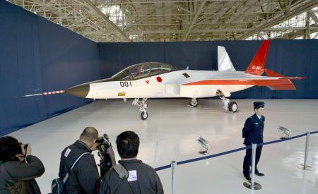 国産ステルス初公開 初飛行は2月中旬以降 2016年01月29日