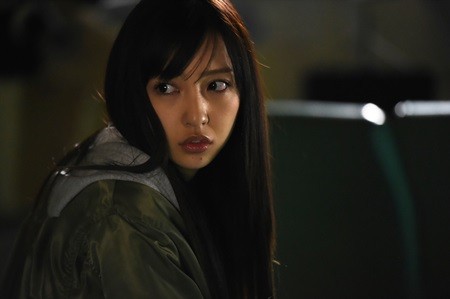 板野友美、"のぞき"感じ大絶叫! 主題歌流れる恐怖の『のぞきめ』予告編公開