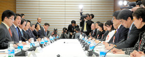 １億総活躍の国民会議再開 同一労働同一賃金の検討指示