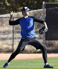 日本ハム・大谷、遠投など調整 アリゾナで自主トレ開始