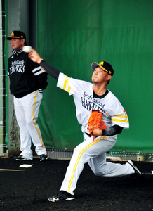 ソフトバンク松坂、復活へ手応え 捕手座らせ直球５０球