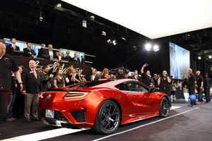 ホンダ「NSX」の復活1号車、1億4500万円で落札