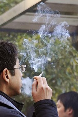 禁煙治療、若者も受けやすく 4月から厚労省
