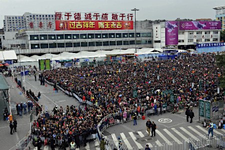 悪天候でダイヤ乱れ=中国広州駅