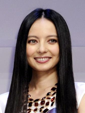 ベッキー休業を発表 年内いっぱいか?CM違約金等被害5億以上