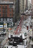 「地震が起きたよう」NY中心部で大型クレーン転倒 路上の男性に直撃、死亡 3人重軽傷
