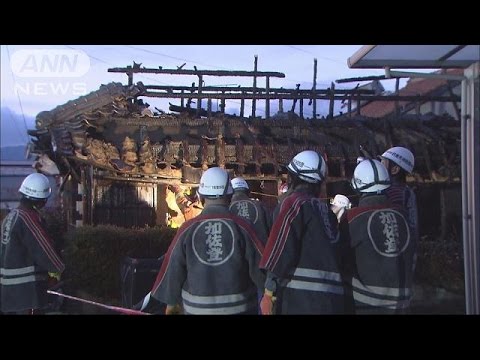 住宅全焼2遺体 鈴鹿、1人は85歳の妻 2016年02月07日
