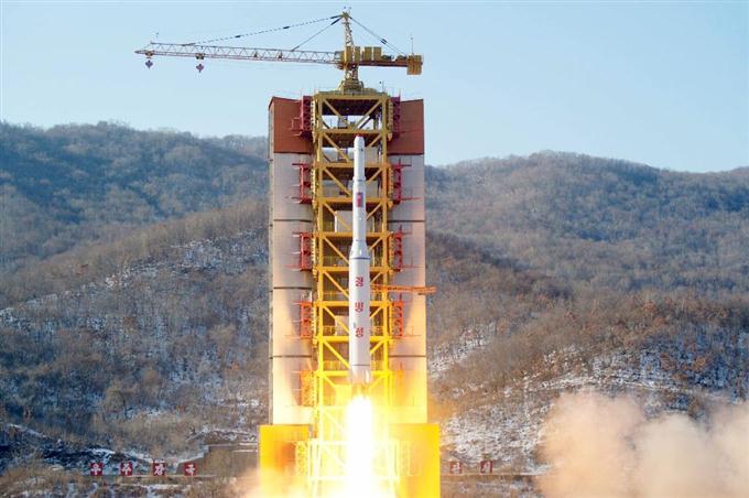 ミサイル発射 「完全成功」と北朝鮮