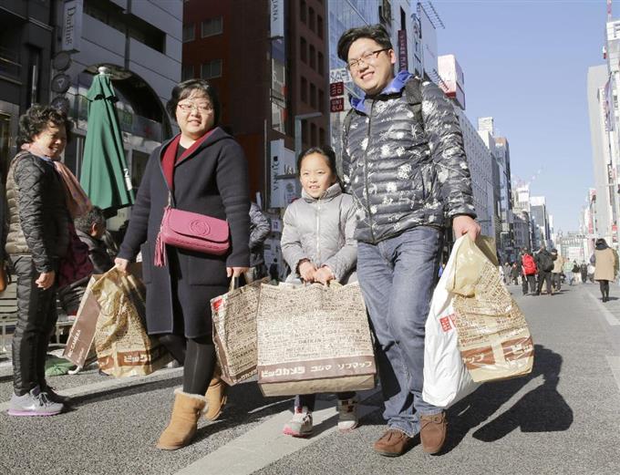 春節、銀座に爆買い客 ランドセル、腕時計…