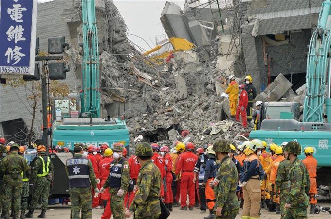 台湾地震発生5日目、生命反応が消失 倒壊住宅は耐震強度不足