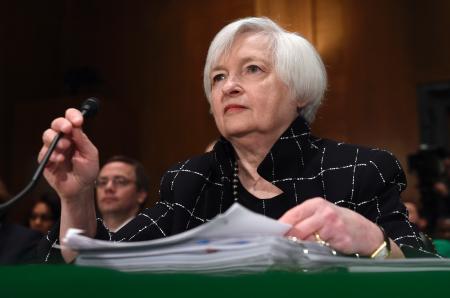 UPDATE 1-米FRB議長、金利緩やかに上昇との考え変えず 海外情勢注視
