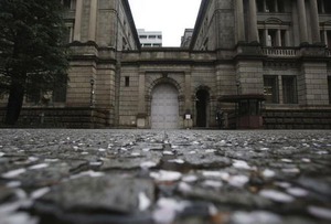 アングル:マイナス金利の副作用顕在化、代替政策めぐり議論