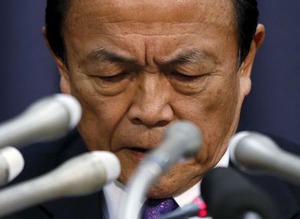 麻生財務相、為替市場動向を緊張感もって注視 適切に対応