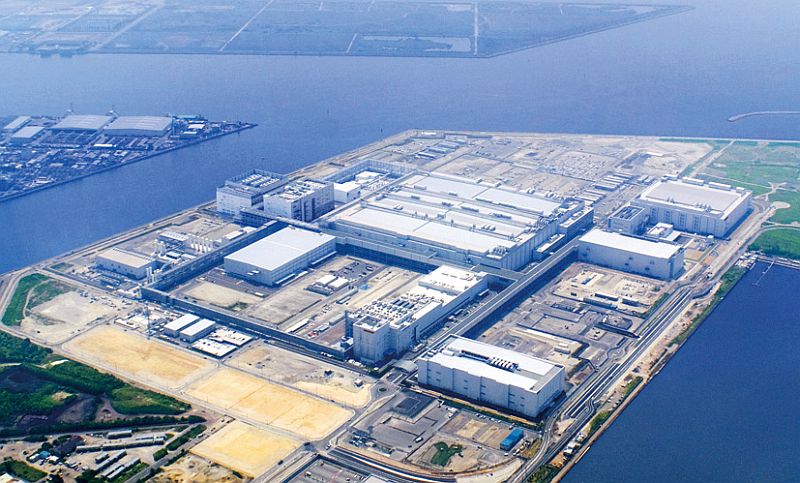 鴻海7000億円支援に米アップルの影!? 「シャープ買収」最終決戦の行方を探る