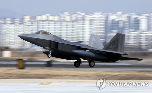 米軍F22が飛来…来月演習で対ミサイル訓練か