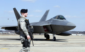 米軍F22が飛来…来月演習でミサイル訓練か