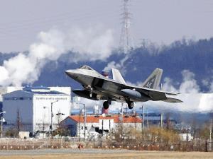米軍、韓国に「F22」投入…対北けん制強化 2016年02月18日 05時13分