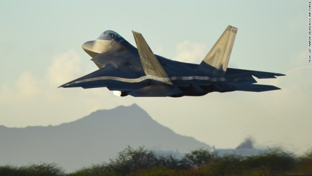 米F22戦闘機、韓国上空を飛行