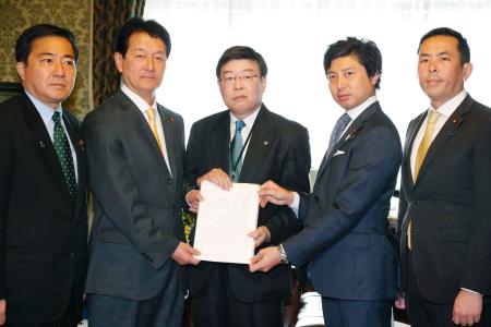民主・維新、安保対案を共同提出 領域警備など3法案