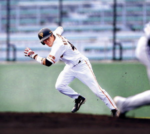 巨人ドラ2重信 衝撃タッチアップ!右飛で二塁へ 打率は6割超え