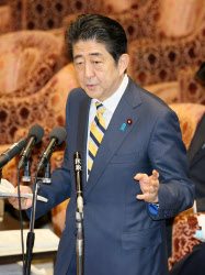 首相、在任中の消費税上げ「10％まで」