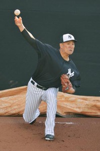 マー君、キャンプイン 早速ブルペンで投球練習