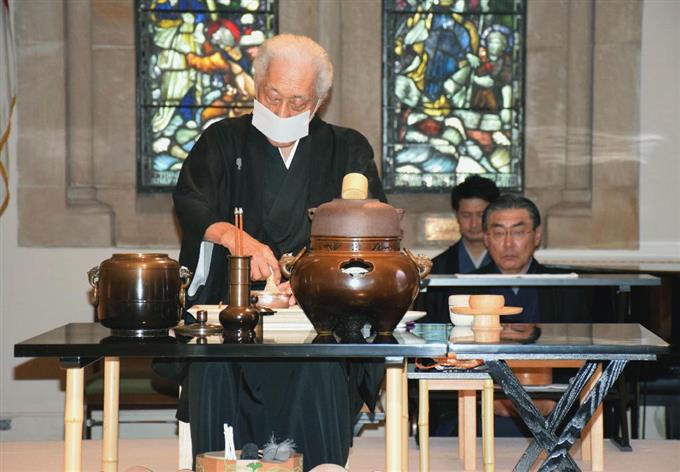 茶道の海外普及65年祝う ハワイで裏千家が献茶式