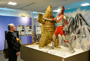 初代ウルトラマンに熱視線 再現ジオラマなど展示 横浜