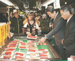 ＜震災５年へ＞首相、水産業の復興状況確認
