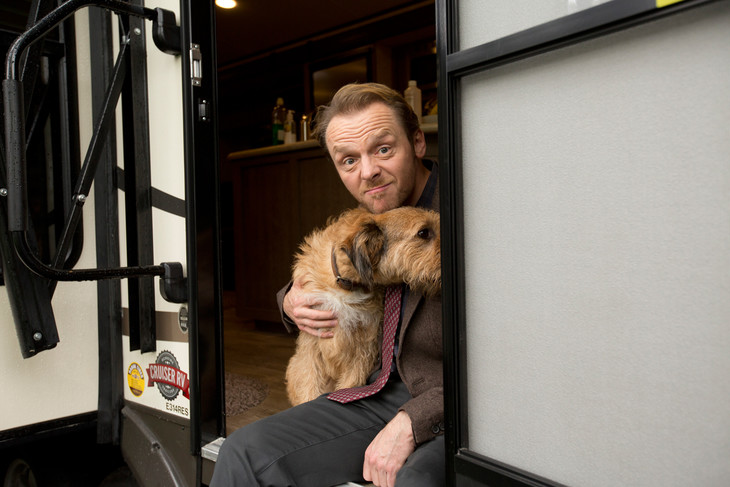 サイモン・ペッグと相棒の犬の相思相愛ぶり伝わる「ミラクル・ニール!」特別映像