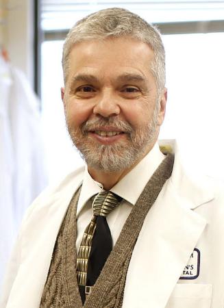 STAP細胞研究、論文撤回後も継続 共著者バカンティ氏