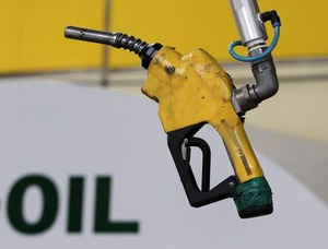 原油先物4%下落、サウジ石油相減産の可能性排除