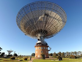 謎の高速電波バースト、発生源50億光年の彼方 2016年02月25日 17時38分