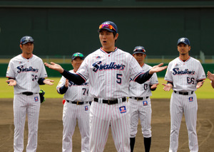 ヤクルト真中監督、キャンプ打ち上げで「100点」