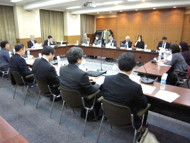医療費、8400億円増試算 子どもの窓口負担無料化で