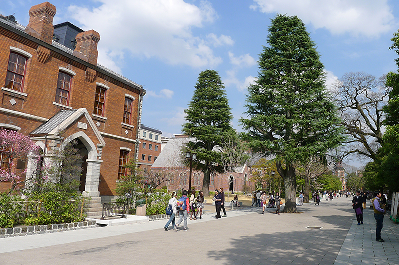 合宿中の同志社大男子１年生、ホテルで