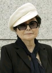 オノ・ヨーコさん意識不明 脳卒中か、米CBSテレビ
